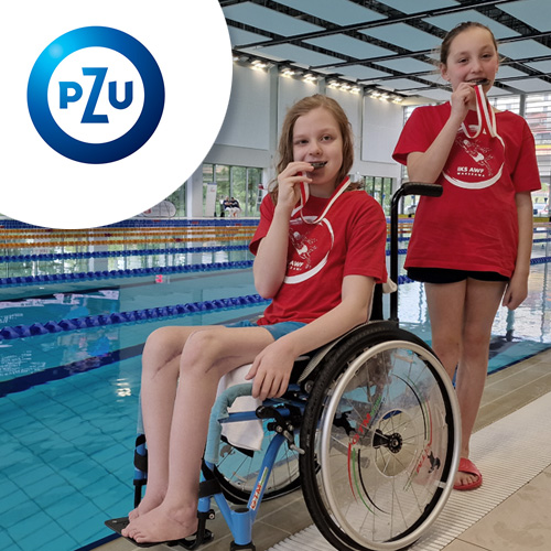 Obraz przedstawiający dwie zawodniczyki sekcji pływackiej IKS-AWF oraz logotyp firmy PZU Życie SA